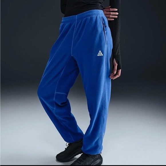 Nike Pants - Nike
ACG Wolf Tree
Fleece
Sweatpants